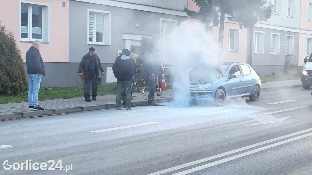 Pożar samochodu na ul. Węgierskiej w Gorlicach (06.12)