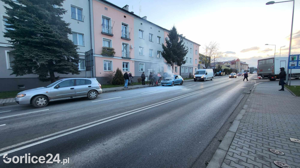 Pożar samochodu na ul. Węgierskiej w Gorlicach (06.12)