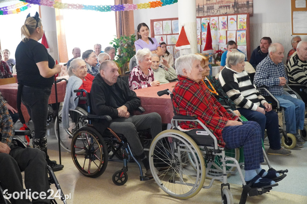 Wizyta Świętego Mikołaja w Domu Pomocy Społecznej w Gorlicach (06.12)