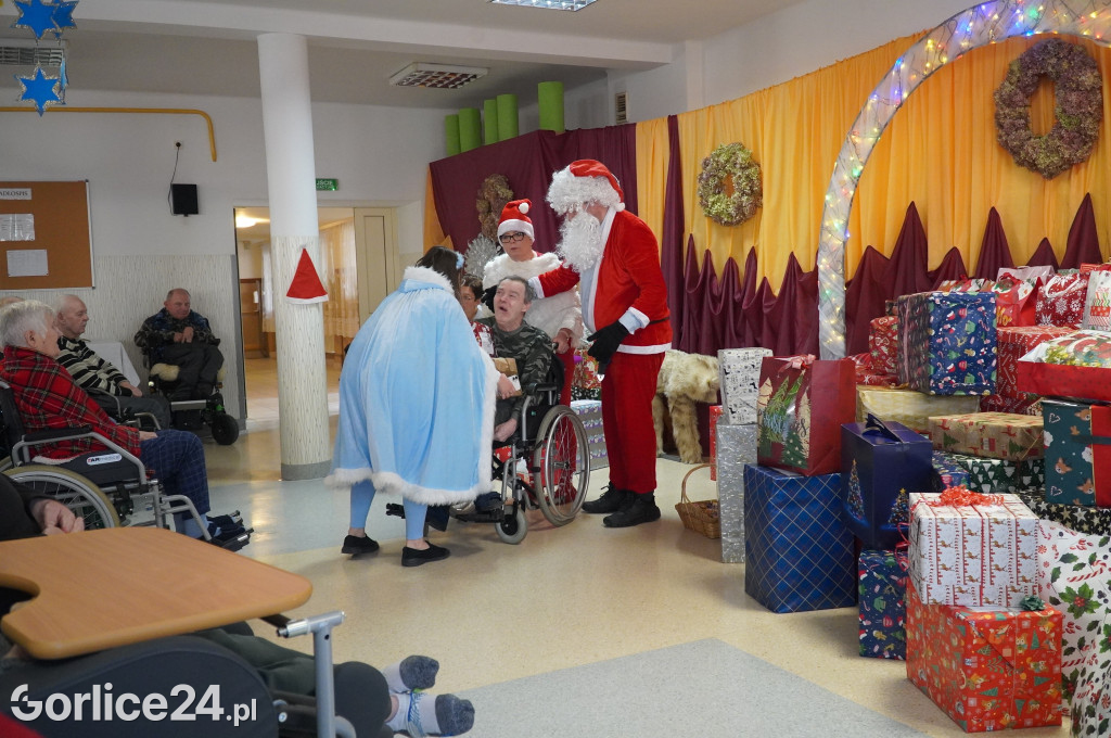 Wizyta Świętego Mikołaja w Domu Pomocy Społecznej w Gorlicach (06.12)