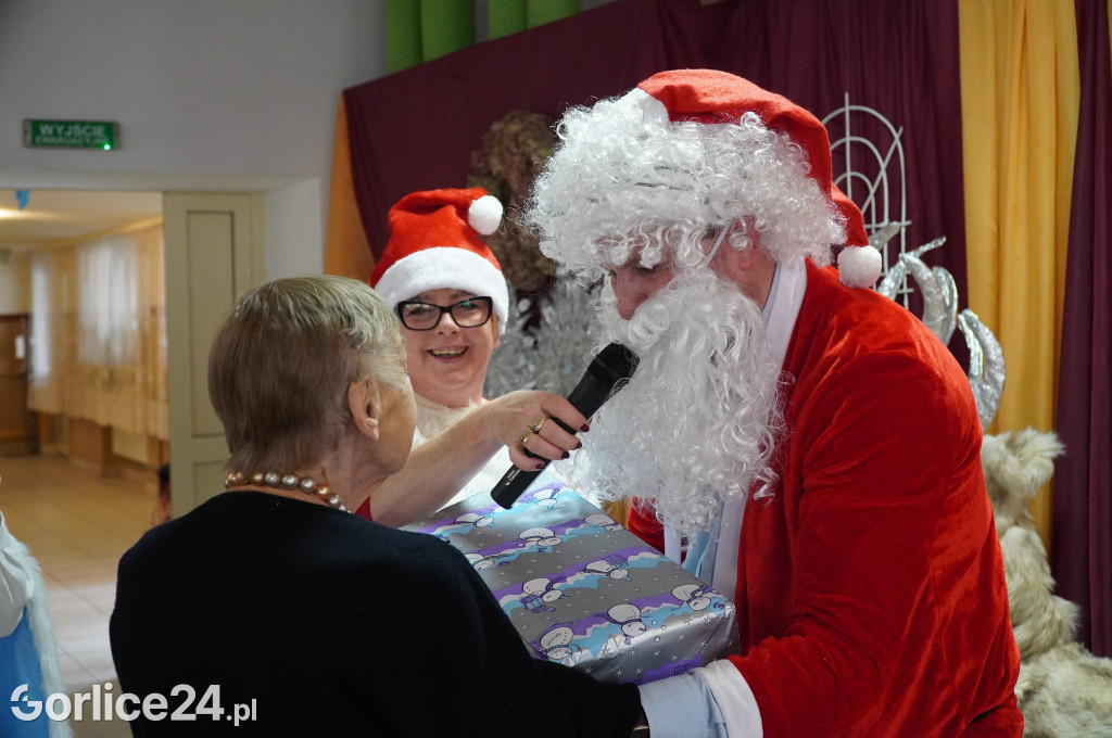 Wizyta Świętego Mikołaja w Domu Pomocy Społecznej w Gorlicach (06.12)