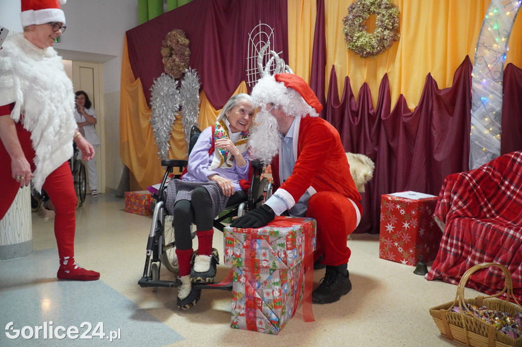 Wizyta Świętego Mikołaja w Domu Pomocy Społecznej w Gorlicach (06.12)