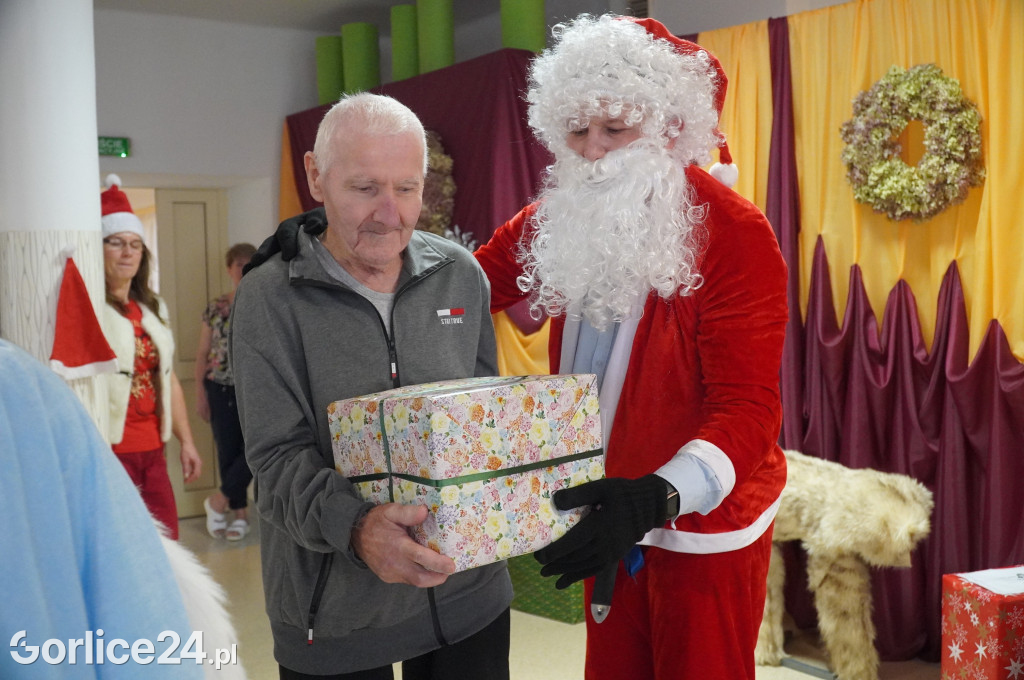 Wizyta Świętego Mikołaja w Domu Pomocy Społecznej w Gorlicach (06.12)