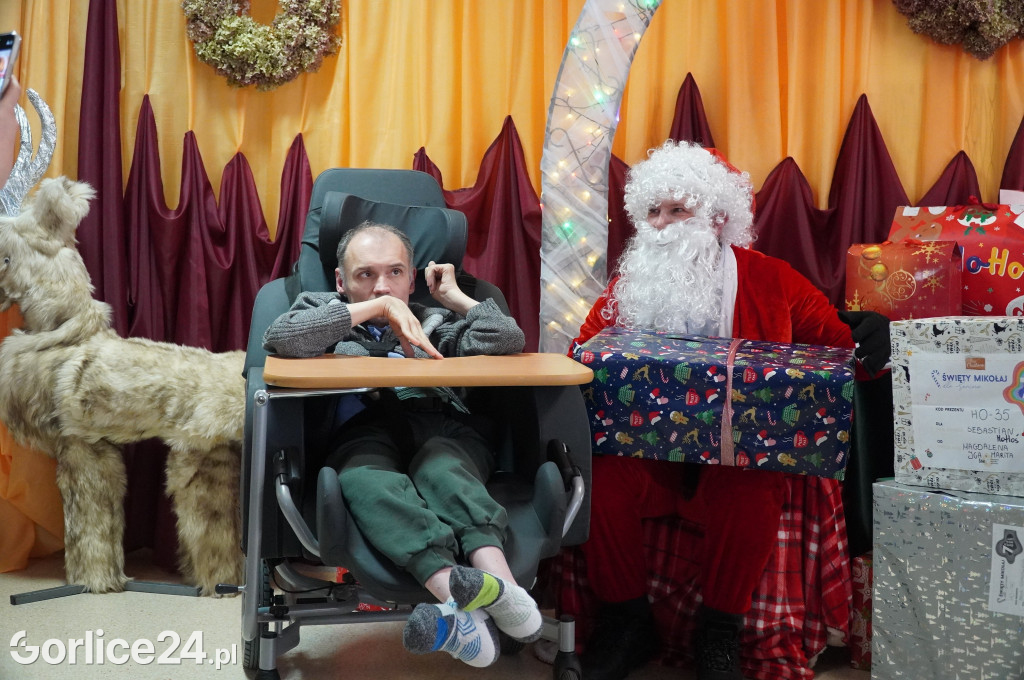 Wizyta Świętego Mikołaja w Domu Pomocy Społecznej w Gorlicach (06.12)