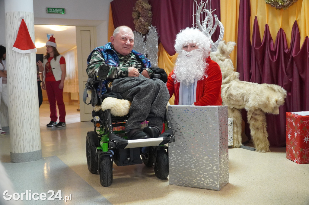 Wizyta Świętego Mikołaja w Domu Pomocy Społecznej w Gorlicach (06.12)