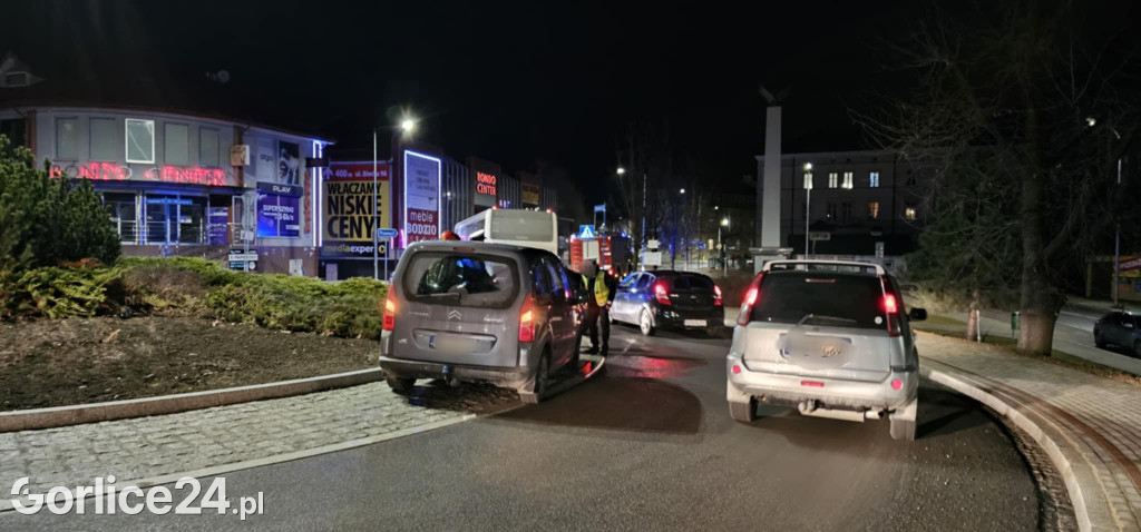 Kolizja na rondzie Pod drukarnią