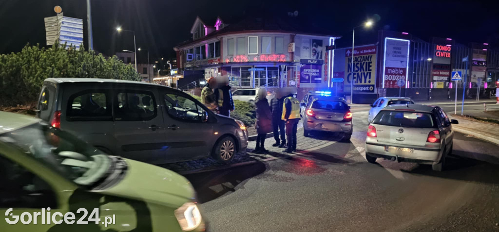Kolizja na rondzie Pod drukarnią