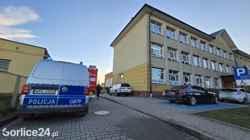 Akcja służb ratunkowych w szkole \'Piątce\'