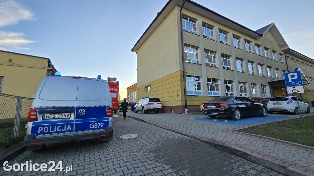 Akcja służb ratunkowych w szkole \'Piątce\'