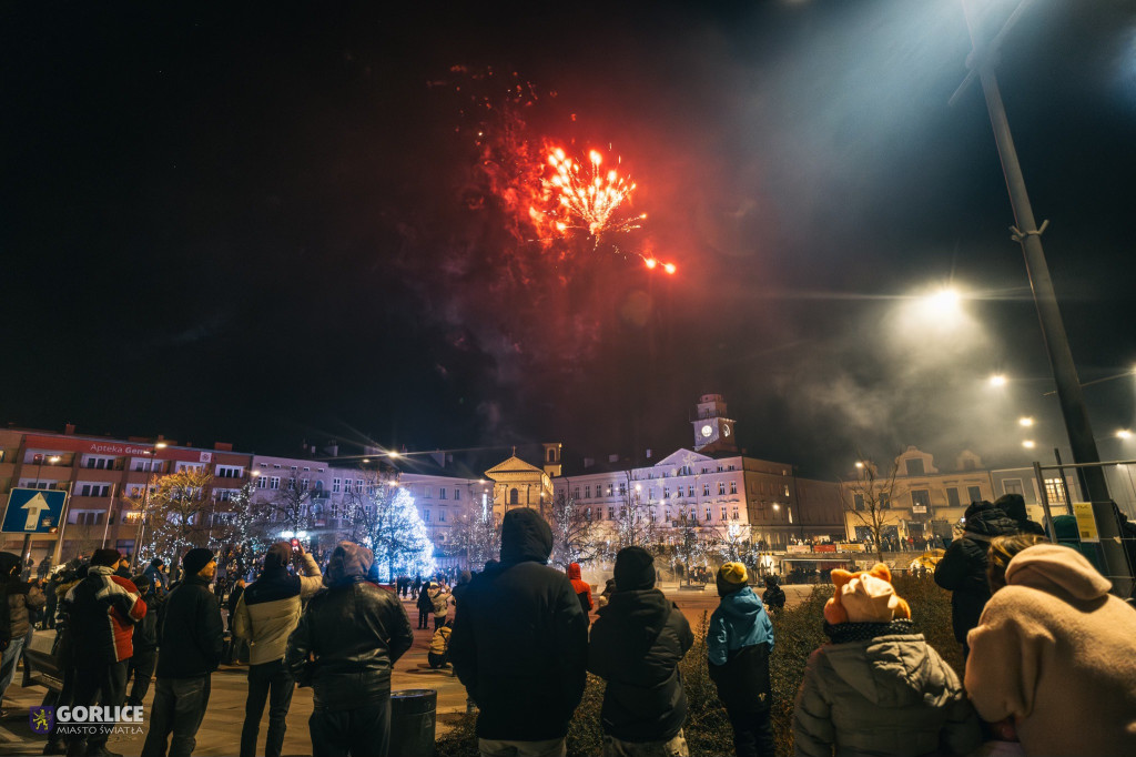 Pokaz fajerwerków na gorlickim Rynku - 01.01.2025