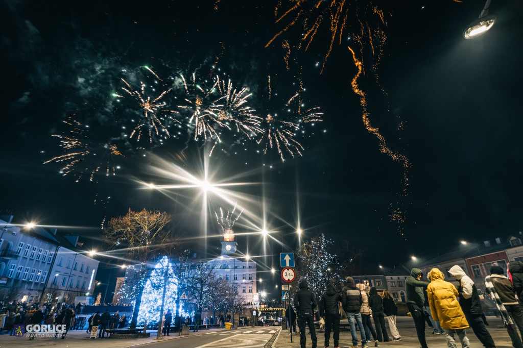 Pokaz fajerwerków na gorlickim Rynku - 01.01.2025
