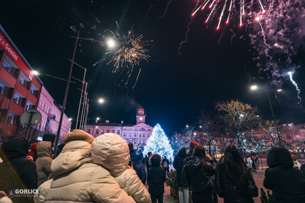 Pokaz fajerwerków na gorlickim Rynku - 01.01.2025