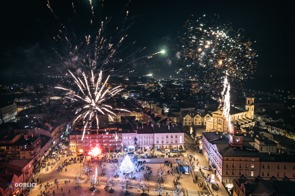 Pokaz fajerwerków na gorlickim Rynku - 01.01.2025