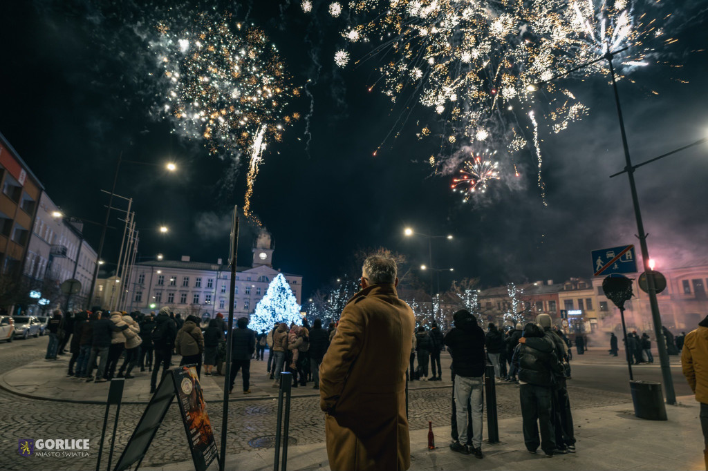 Pokaz fajerwerków na gorlickim Rynku - 01.01.2025