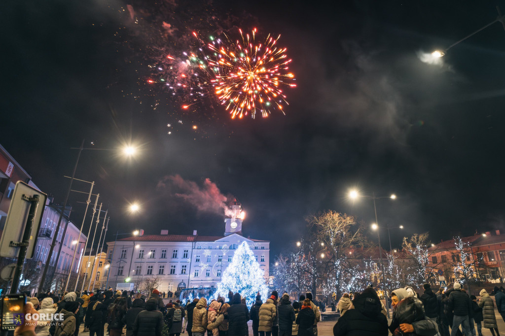 Pokaz fajerwerków na gorlickim Rynku - 01.01.2025
