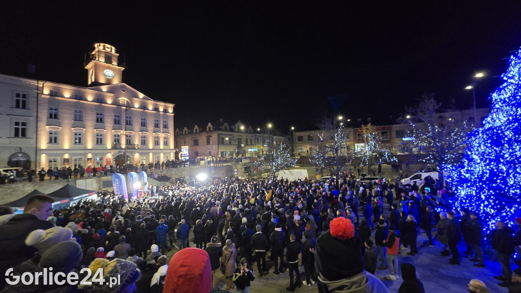 Mentzen w Gorlicach. Tłumy na Rynku (26.01.)