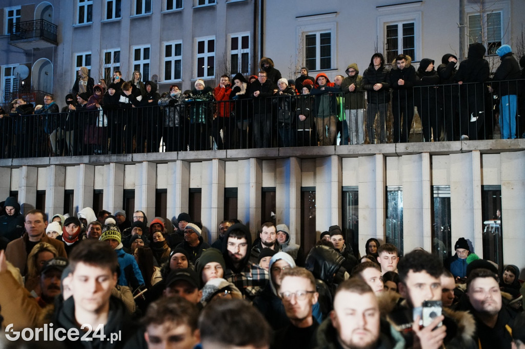 Mentzen w Gorlicach. Tłumy na Rynku (26.01.)