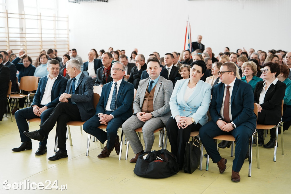 Otwarcie hali sportowej w Ropie (17.02.)