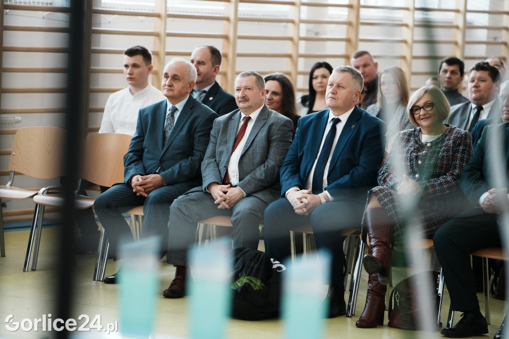 Otwarcie hali sportowej w Ropie (17.02.)