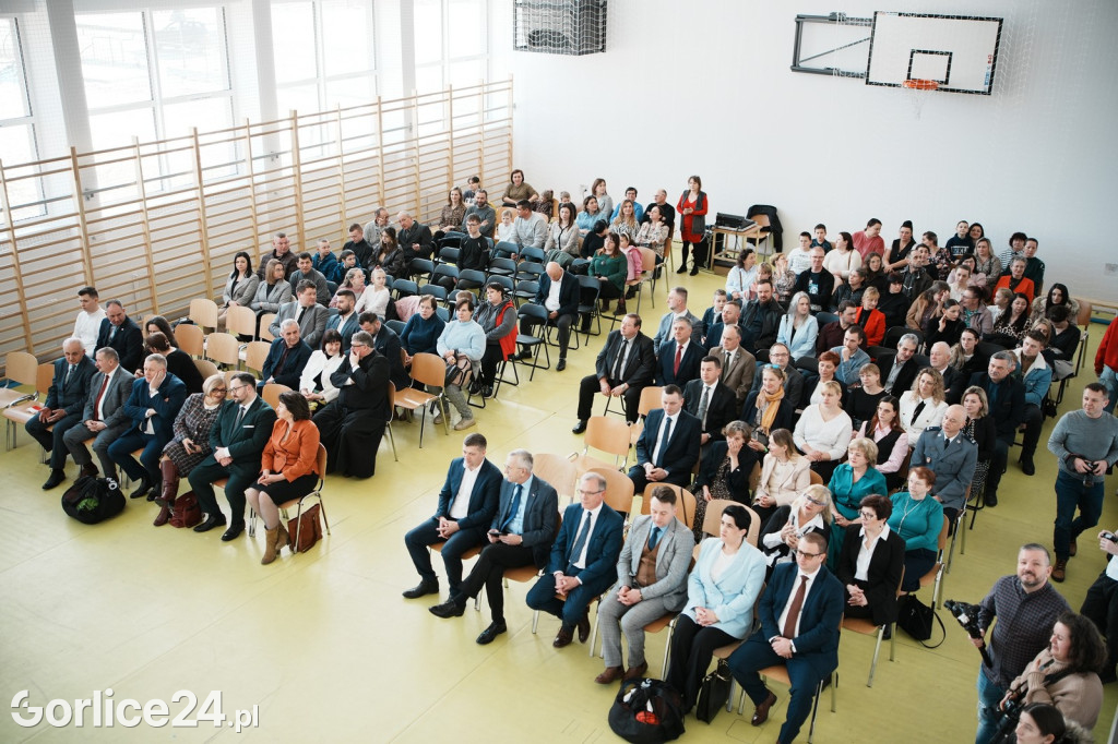 Otwarcie hali sportowej w Ropie (17.02.)