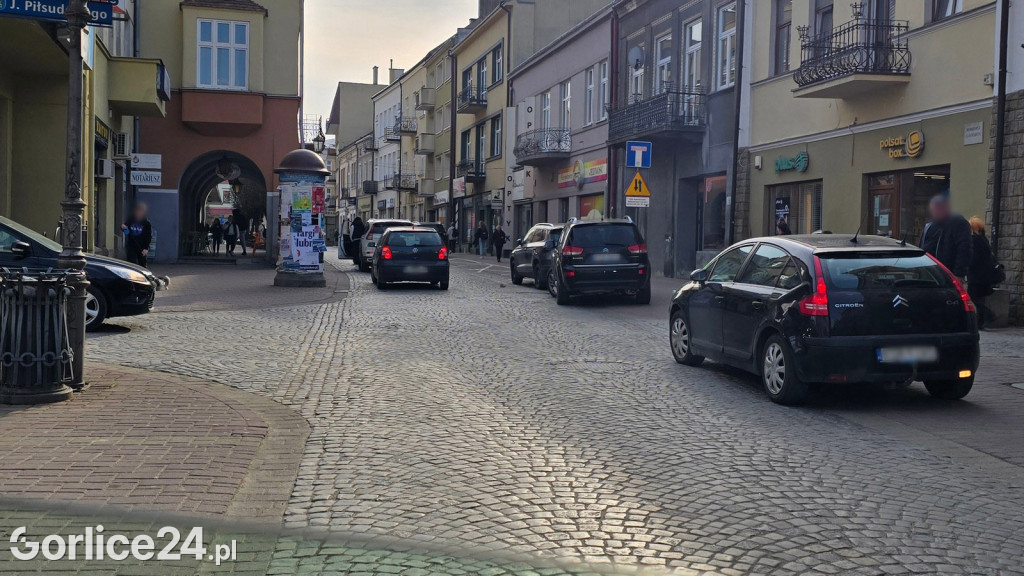 Tu jest zakaz parkowania! Kierowcy ryzykują mandatem