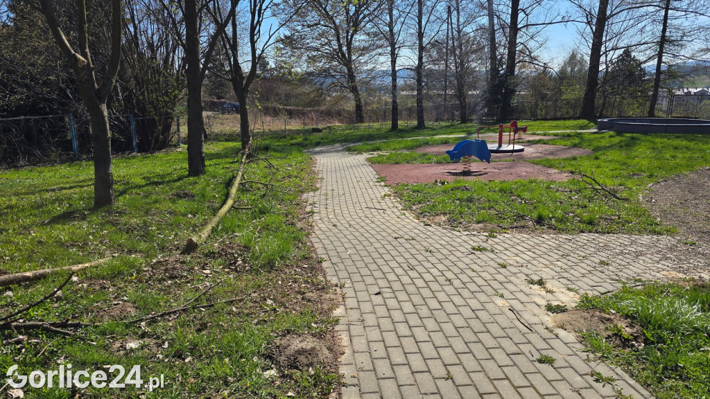 Tu kiedyś było przedszkole i miał być park