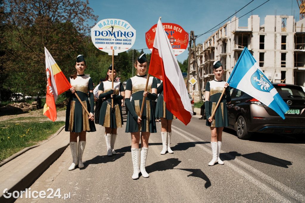 Pochód i musztra paradna w wykonaniu KaOSG (02.05)