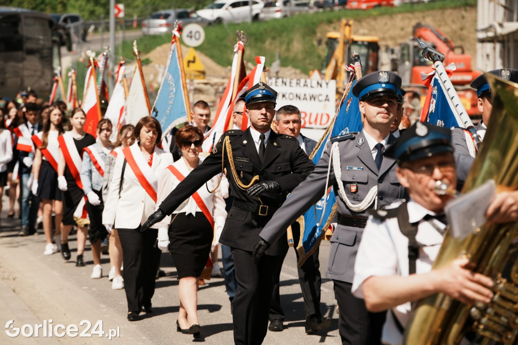 Pochód i musztra paradna w wykonaniu KaOSG (02.05)