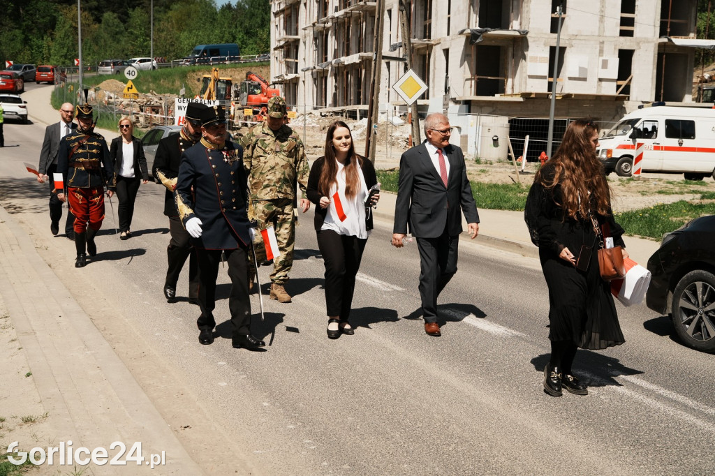 Pochód i musztra paradna w wykonaniu KaOSG (02.05)