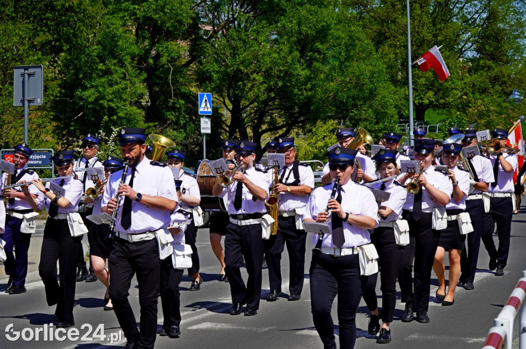 Pochód i musztra paradna w wykonaniu KaOSG (02.05)