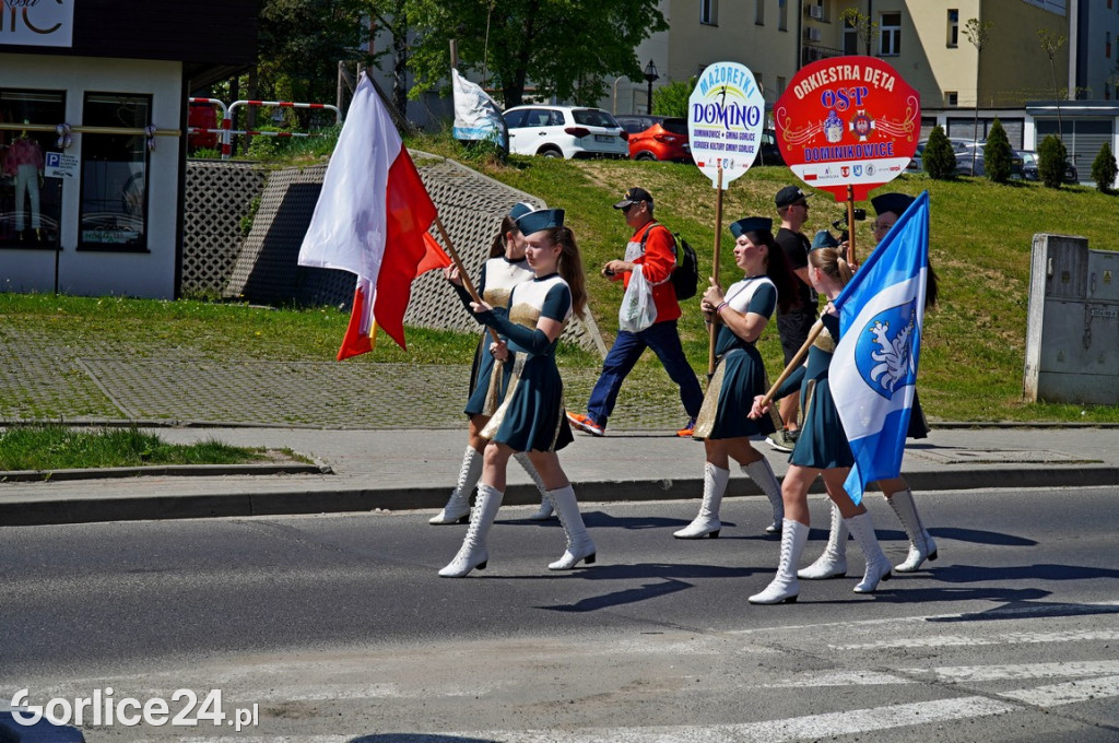 Pochód i musztra paradna w wykonaniu KaOSG (02.05)