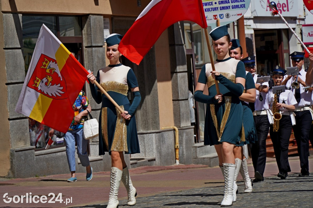 Pochód i musztra paradna w wykonaniu KaOSG (02.05)