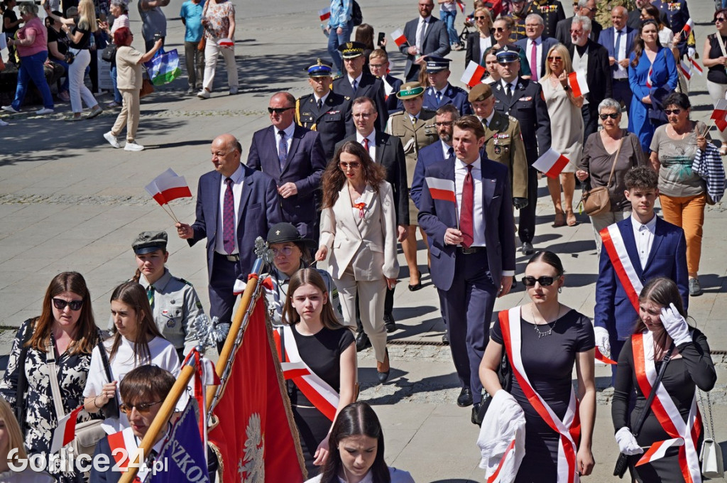 Pochód i musztra paradna w wykonaniu KaOSG (02.05)