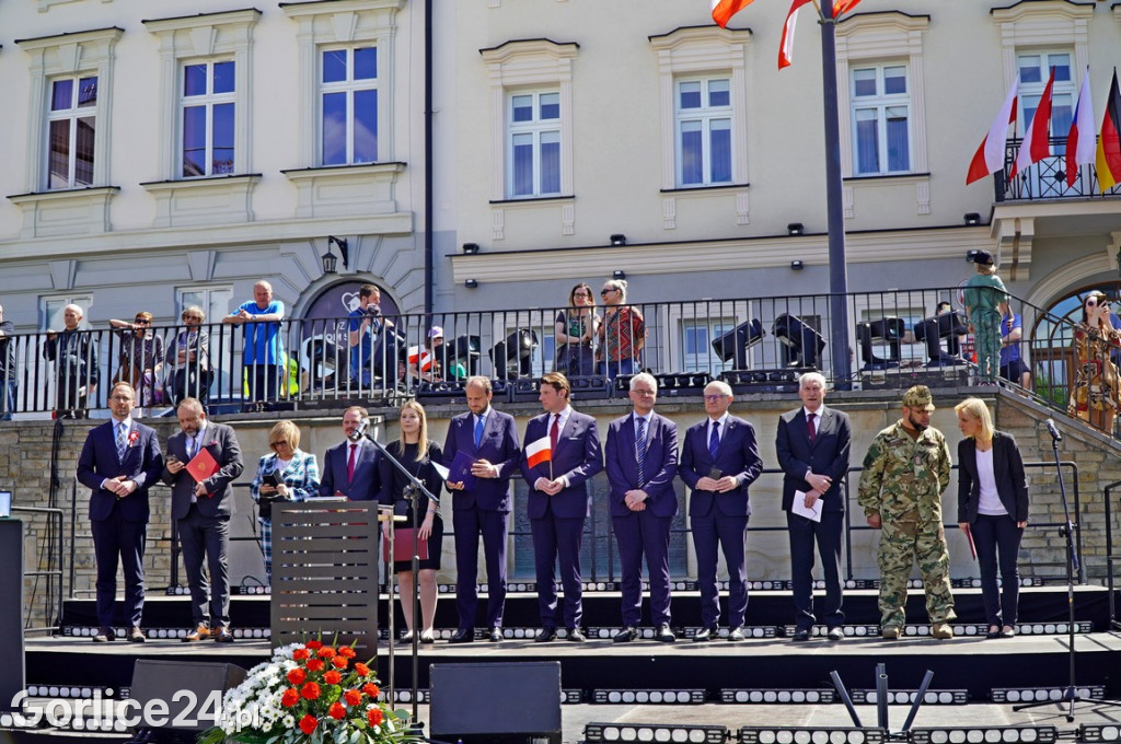 Pochód i musztra paradna w wykonaniu KaOSG (02.05)