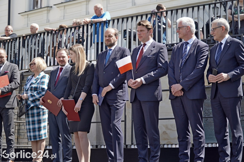 Pochód i musztra paradna w wykonaniu KaOSG (02.05)