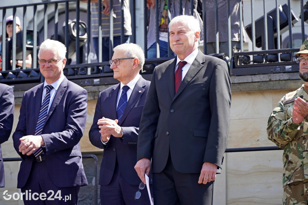 Pochód i musztra paradna w wykonaniu KaOSG (02.05)