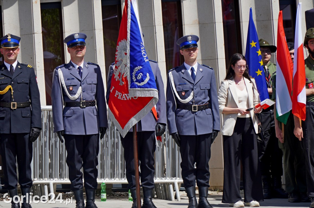 Pochód i musztra paradna w wykonaniu KaOSG (02.05)
