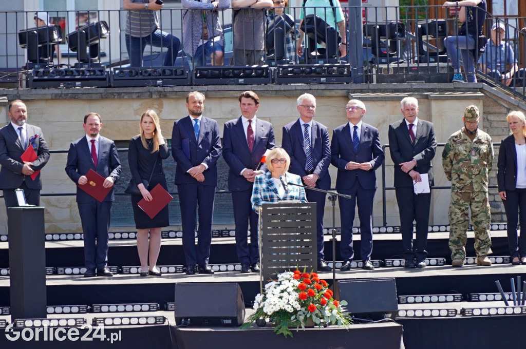 Pochód i musztra paradna w wykonaniu KaOSG (02.05)
