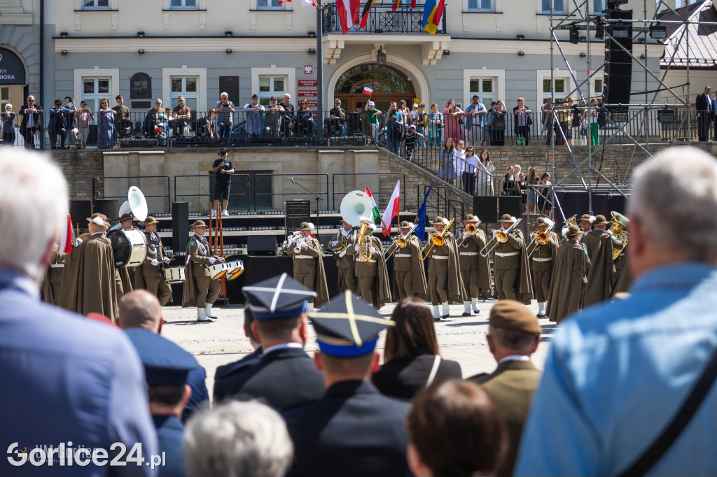 Pochód i musztra paradna w wykonaniu KaOSG (02.05)