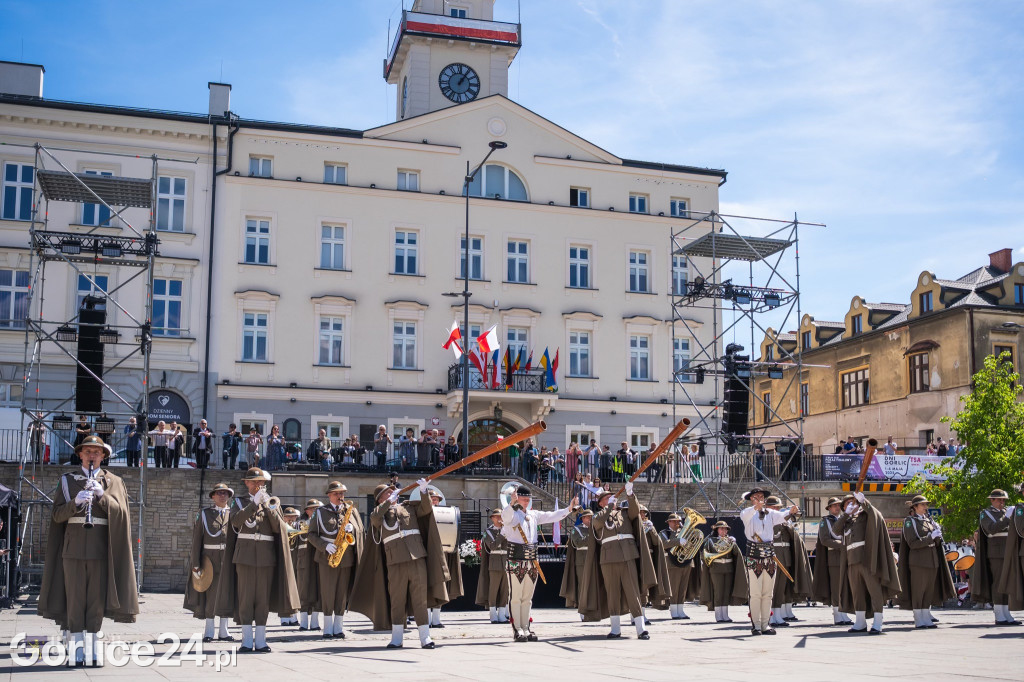 Pochód i musztra paradna w wykonaniu KaOSG (02.05)