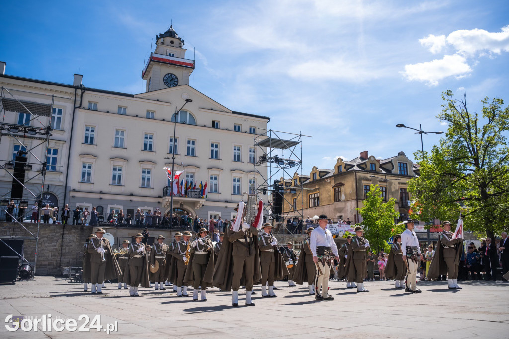 Pochód i musztra paradna w wykonaniu KaOSG (02.05)
