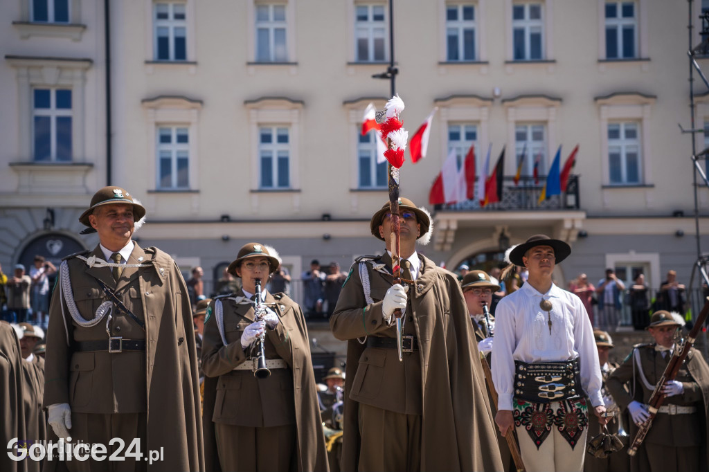 Pochód i musztra paradna w wykonaniu KaOSG (02.05)