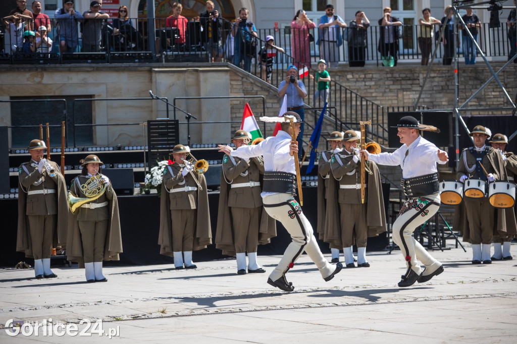 Pochód i musztra paradna w wykonaniu KaOSG (02.05)