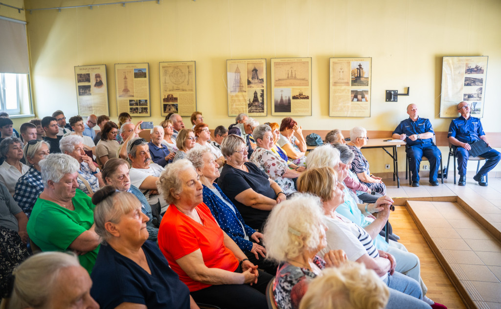 Debata dotycząca oszustw na szkodę seniorów