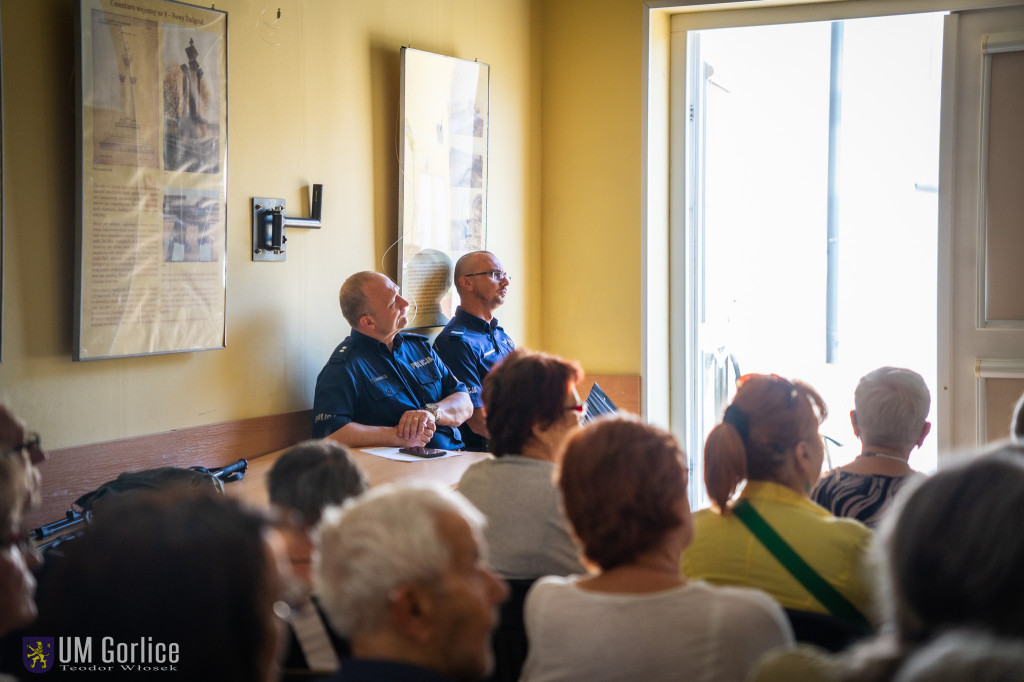 Debata dotycząca oszustw na szkodę seniorów