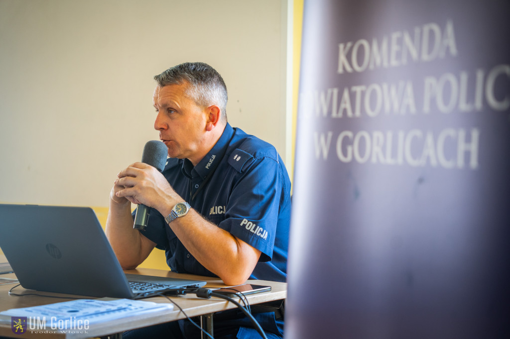 Debata dotycząca oszustw na szkodę seniorów