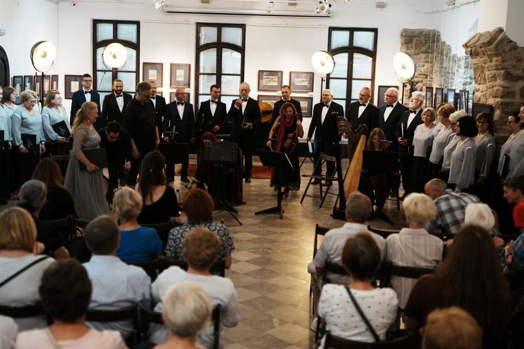Koncert W Blasku Korony Króla w Dworze Karwacjanów