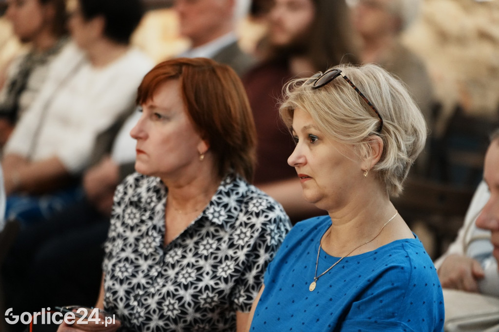 Koncert W Blasku Korony Króla w Dworze Karwacjanów