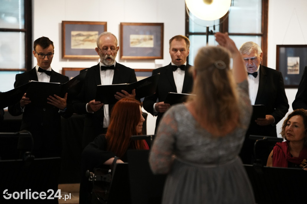 Koncert W Blasku Korony Króla w Dworze Karwacjanów