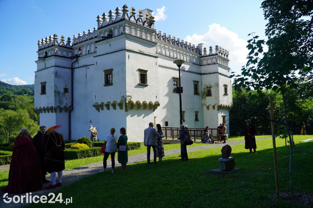 Odsłonięcie Herbu Gryf w Szymbarku